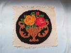 Borduurwerk rozen in schaal 22 cm doorsnede, Antiek en Kunst, Curiosa en Brocante, Ophalen of Verzenden