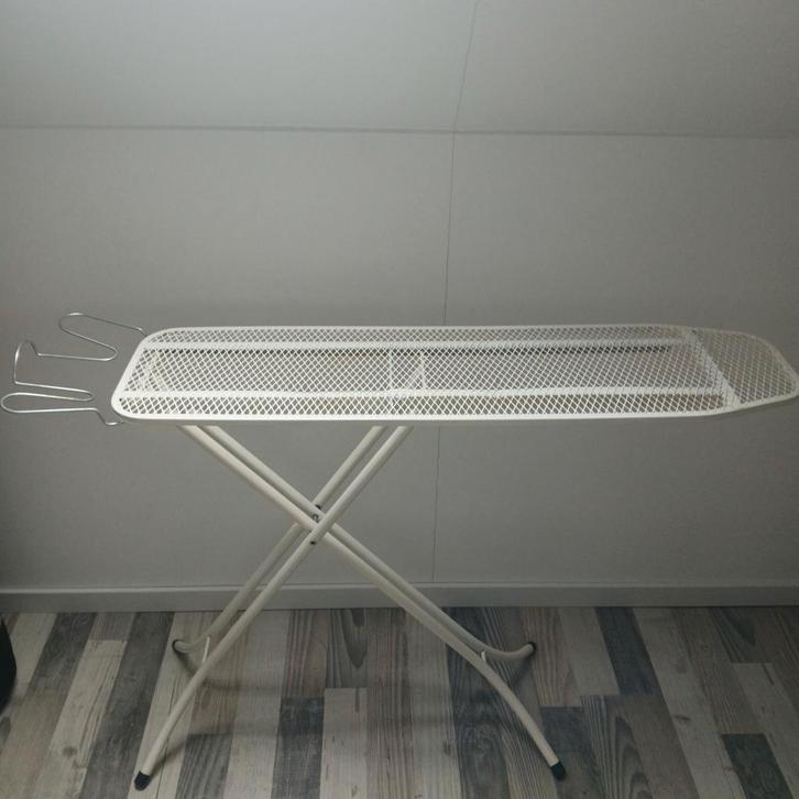 Witte metalen strijkplank, Huis en Inrichting, Woonaccessoires | Overige, Gebruikt, Ophalen