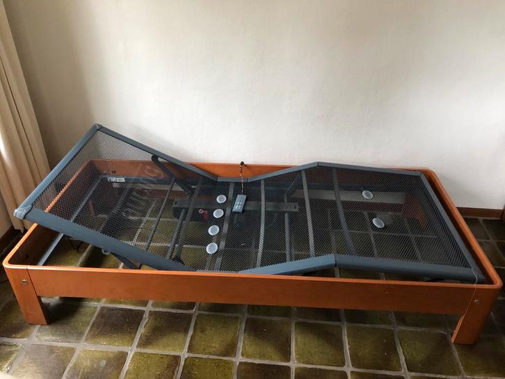 Elektrisch Verstelbaar Eenpersoons Bed van Auping., Huis en Inrichting, Slaapkamer | Bedden, Zo goed als nieuw, Eenpersoons, 90 cm