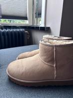 Ugg - Classic mini II maat 40 (vallen groot!) - ophalen!, Ophalen, UGG, Beige, Lage of Enkellaarzen