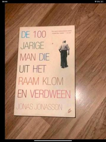 De 100 jarige man die uit het raam klom en verdween 