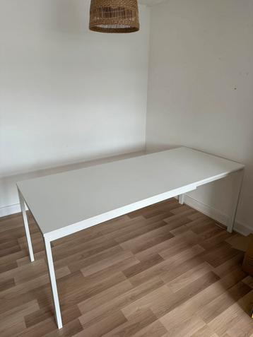Ikea uitschuifbare tafel VIHALS beschikbaar voor biedingen