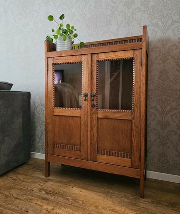 Antieke brocante Art Deco vitrinekast vintage servieskast  beschikbaar voor biedingen