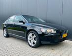 Volvo S40 2.4 I 5cil. 2006 Zwart - Trekhaak, LM velgen, Auto's, Volvo, Origineel Nederlands, Te koop, 5 stoelen, Benzine