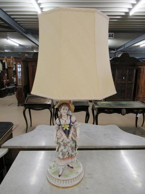 Oer 08527 porseleinen tafellamp "Vrouw" met stoffen kap, Antiek en Kunst, Antiek | Lampen, Ophalen