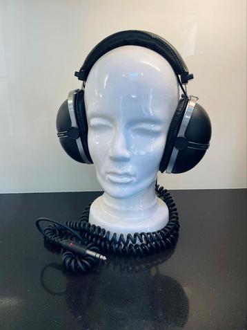 PIONEER SE-305 1970’s Coconut Headphones beschikbaar voor biedingen