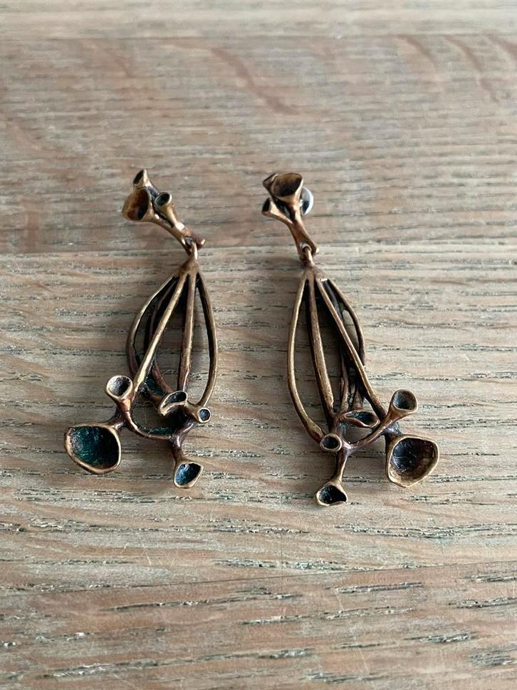 Prachtige bronzen vintage oorhangers Hannu Ikonen, Sieraden, Tassen en Uiterlijk, Oorbellen, Zo goed als nieuw, Overige materialen