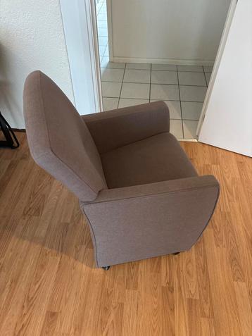 Comfortabele fauteuils beschikbaar voor biedingen