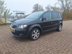 Volkswagen touran cross 1.9 tdi automaat, Auto's, Euro 5, Stof, 4 cilinders, Zwart