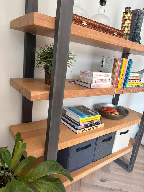 Massief eikenhouten wandkast – op maat door ‘Stoeretafels’, Huis en Inrichting, Kasten | Boekenkasten, Zo goed als nieuw, 150 tot 200 cm