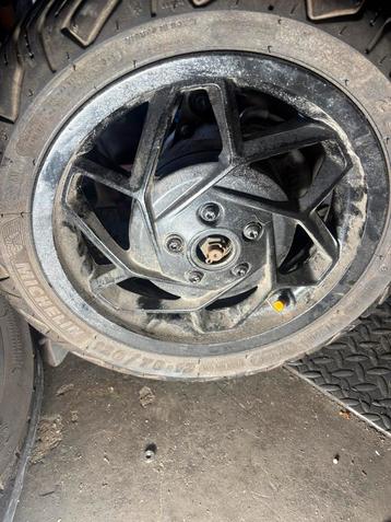 Vespa sprint velg beschikbaar voor biedingen