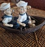 Zeer leuk beelde van Ot en Sien in het bootje  IZGST NOSTALG, Verzamelen, Beelden en Beeldjes, Ophalen of Verzenden, Zo goed als nieuw