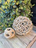 Twee rieten ballen - accessoires voor in de tuin, Ophalen of Verzenden, Gebruikt
