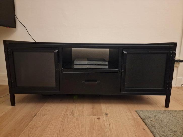 TV-dressoir te koop, zwart metaal, Huis en Inrichting, Kasten | Televisiemeubels, Zo goed als nieuw, Minder dan 100 cm, 100 tot 150 cm