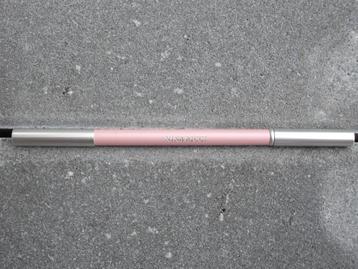 ZGAN Nina Ricci Exact Finish Oogpotlood Eyeliner 8 Lichtroze beschikbaar voor biedingen