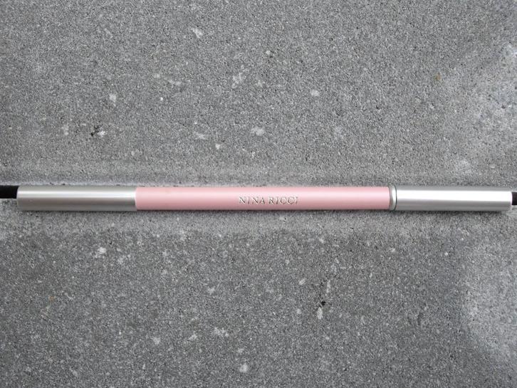ZGAN Nina Ricci Exact Finish Oogpotlood Eyeliner 8 Lichtroze, Sieraden, Tassen en Uiterlijk, Uiterlijk | Cosmetica en Make-up