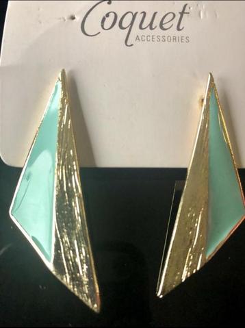 Nieuwe, lichte oorbellen beschikbaar voor biedingen