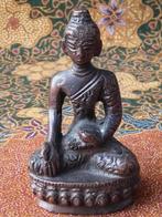 Mooi zwaar antiek Oosters brons beeldje van Boeddha 7,9 cm.