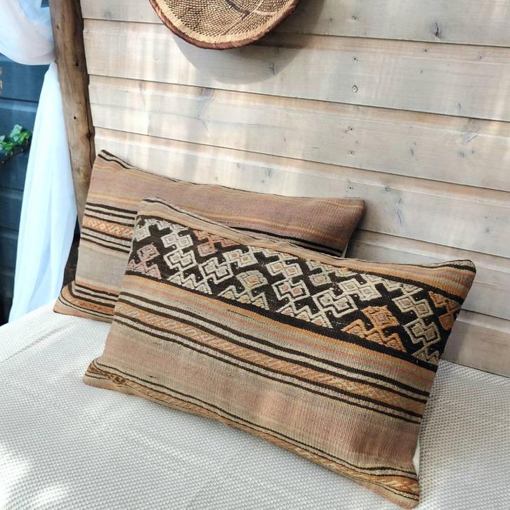 Langwerpig kelimkussen vintage 45x75 terra oker bruin, Huis en Inrichting, Woonaccessoires | Kussens, Nieuw, Overige kleuren, Rechthoekig