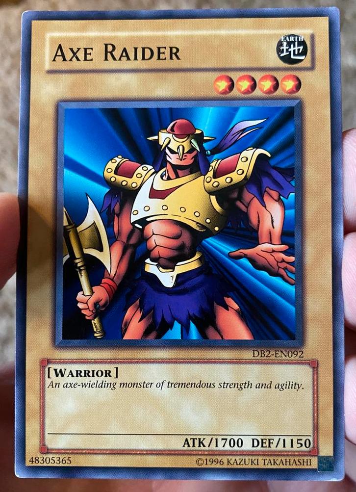 Yu-Gi-Oh! Axe Raider DB2 Old Dark Beginning Print !, Hobby en Vrije tijd, Verzamelkaartspellen | Yu-gi-Oh!, Gebruikt, Losse kaart