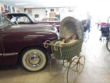 Echte antieke kinderwagens beschikbaar voor biedingen