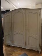 Grote vintage kledingkast, Queen Ann hanglegkast, kast VdlM, Huis en Inrichting, Kasten | Kledingkasten, Ophalen, Brocante antieke oude barok 3-deurs beige garderobekast