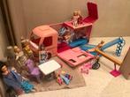 Barbie Camper + 13 Barbies & Accessoires, Kinderen en Baby's, Speelgoed | Poppen, Ophalen of Verzenden, Gebruikt, Barbie
