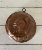 Franse koperen roodkoperen bakvorm met eekhoorn