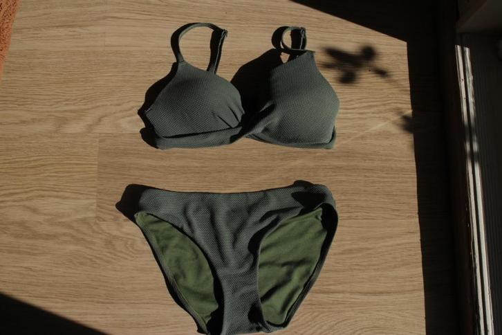 1x Donker Groene Bikini Set Maat S (HEMA), Kleding | Dames, Badmode en Zwemkleding, Zo goed als nieuw, Bikini, Groen, Ophalen of Verzenden