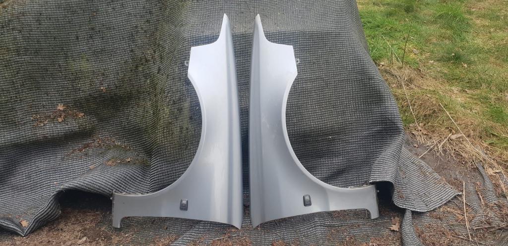 VOLVO V40  S40 VOORSCHERMEN BJ 97 TOT 2003, Auto-onderdelen, Carrosserie en Plaatwerk, Spatbord, Gebruikt, Ophalen of Verzenden