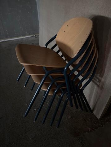 5 Ahrend multiplex Stoelen - stapelbaar beschikbaar voor biedingen