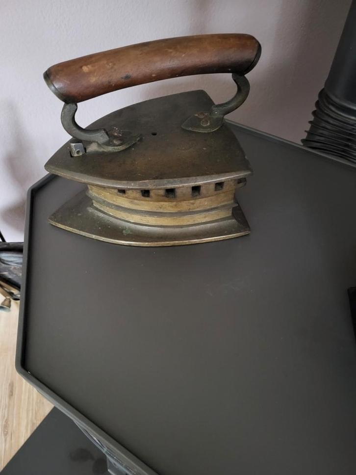Antiek Strijkijzer - Zwaar en Oud, Antiek en Kunst, Antiek | Emaille, Ophalen of Verzenden
