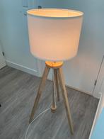 IKEA LAUTERS Vloer/Staande lamp, essen/wit, Huis en Inrichting, Lampen | Vloerlampen, Ophalen, Zo goed als nieuw, 100 tot 150 cm