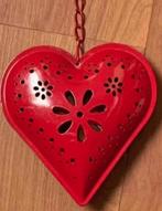 Leuk rood metalen opengewerkt hart aan kettinkje; hartje, Ophalen of Verzenden, Zo goed als nieuw