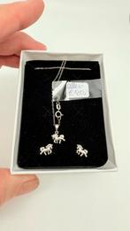 Zilveren paarden oorbellen en ketting met paarden hanger, Ophalen of Verzenden, Nieuw, Zilver, Knopjes of Stekers
