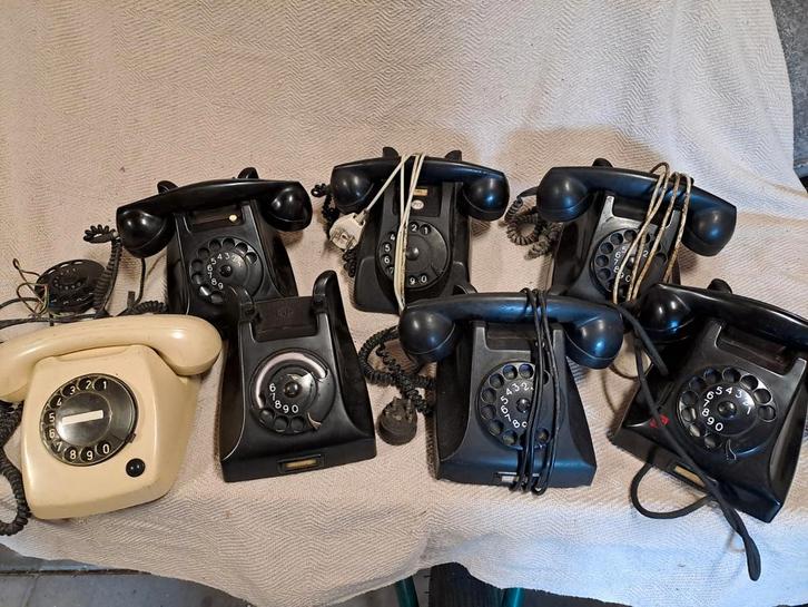 Bakelieten Telefoons - Opknappers Collectie, Telecommunicatie, Vaste telefoons | Niet Draadloos, Niet werkend, Bakeliet, Met draaischijf