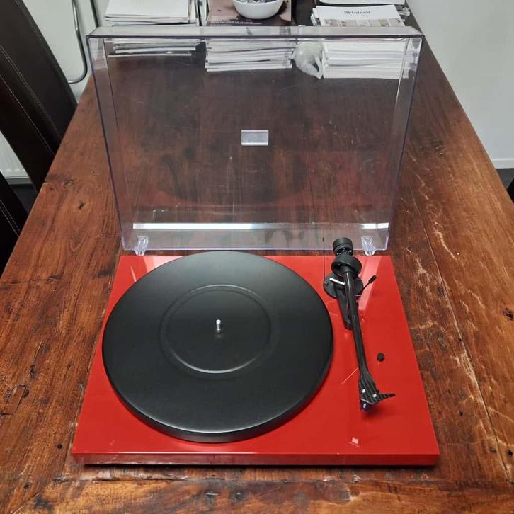 Pro-Ject Debut Carbon - Rood + Ortofon 2M Blue (occasion), Audio, Tv en Foto, Platenspelers, Gebruikt, Platenspeler, Overige merken