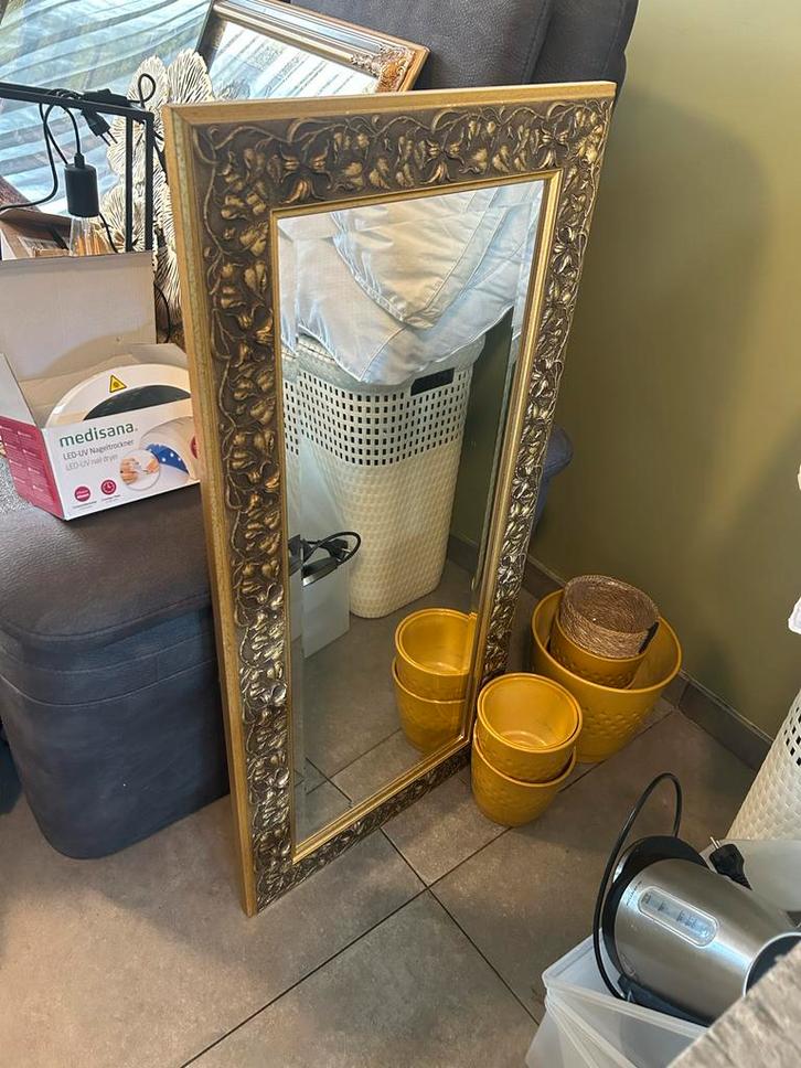Mooie Spiegel met Gouden Lijst, Huis en Inrichting, Woonaccessoires | Spiegels, Zo goed als nieuw, 50 tot 75 cm, 100 tot 150 cm
