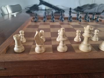 Vintage schaak- en damspel beschikbaar voor biedingen