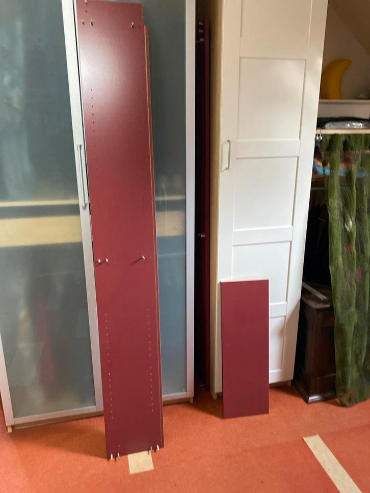 Rode IKEA kast (Billy) - Echt, Limburg, Huis en Inrichting, Kasten | Kledingkasten, Gebruikt, 200 cm of meer, Minder dan 50 cm