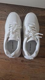 Mooie vrouwen schoenen ( Wit ) Maat 41  Te Koop. Den Haag, Ophalen of Verzenden, Zo goed als nieuw, Wit, Sneakers of Gympen