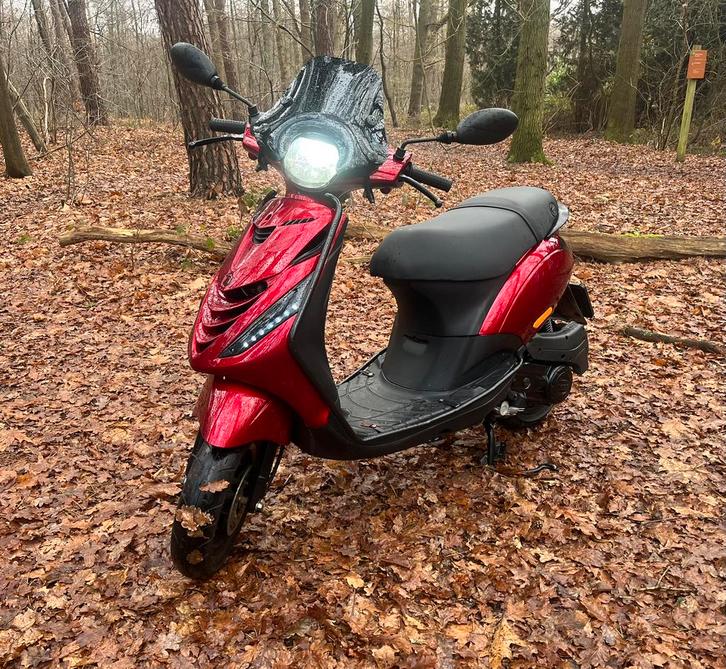 Zip 2018 IGET Moet weg, Fietsen en Brommers, Scooters | Piaggio, Zo goed als nieuw, Zip, Maximaal 25 km/u, Benzine, Ophalen