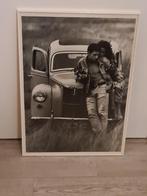 Een grote lijst met foto van 2 mensen en een oude eend, Ophalen of Verzenden, Gebruikt, Hout, Minder dan 50 cm