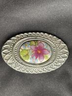 Oude broche tin en porcelein, Sieraden, Tassen en Uiterlijk, Broches, Ophalen, Zo goed als nieuw, Zilver, Overige materialen