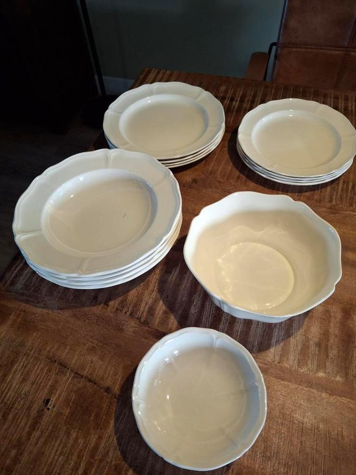 Wedgwood Queens Plain Borden Set (15 stuks), Huis en Inrichting, Keuken | Servies, Zo goed als nieuw, Bord(en), Wedgwood, Aardewerk