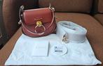 Nieuwe Chloe Tess Small Crossbody - Sepia Brown, Sieraden, Tassen en Uiterlijk, Tassen | Damestassen, Ophalen of Verzenden
