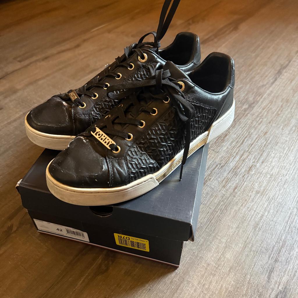 Tommy Hilfiger zwarte sneakers maat 42, Zwart, Ophalen of Verzenden, Sneakers of Gympen, Gedragen