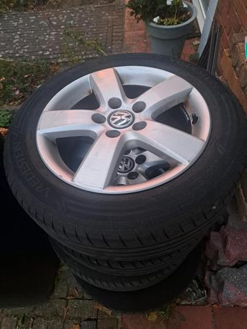 4 keurig nette volkswagen golf velgen met  goede banden beschikbaar voor biedingen