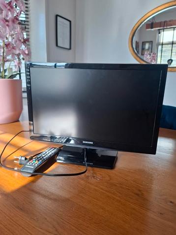 Samsung tv 44,5 cm breed 32 hoog beschikbaar voor biedingen