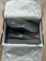 Nike Air Force 1 '07 LV8 Maat 45 sneaker zwart wit grijs, Overige kleuren, Nike, Nieuw, Ophalen of Verzenden